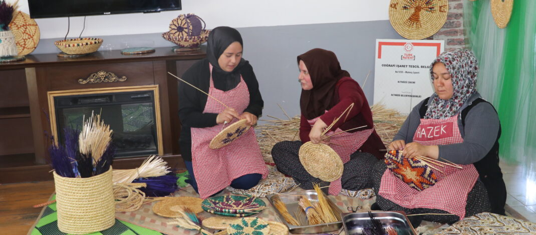 Buğday saplarıyla yapılan tescilli sanat, kurslarla gelecek kuşaklara aktarılıyor