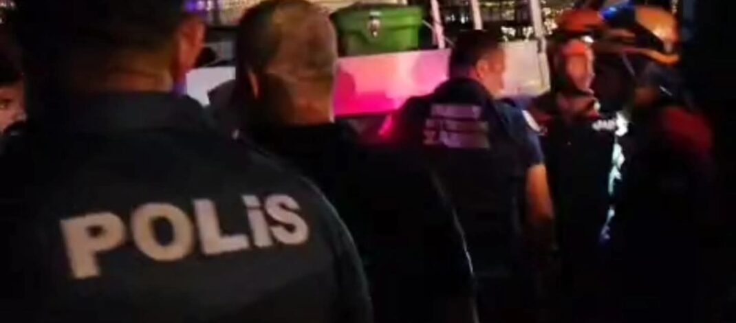 Altınözü-Narlıca yolunda kamyon devrildi: Sürücü hayatını kaybetti!