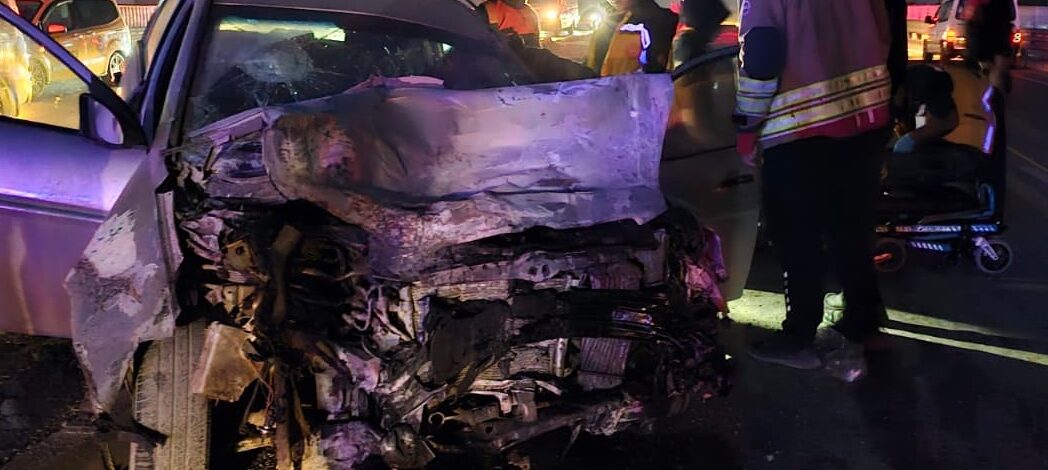 Otomobil ile minibüsün çarpıştığı kazada 11 kişi yaralandı