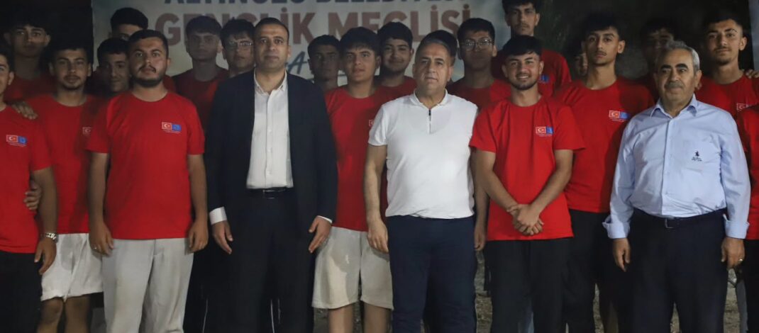 Başkan Sarı, doğa kampında gençlerle buluştu