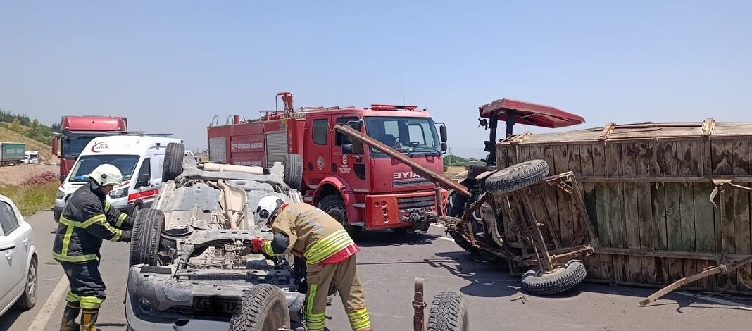 Traktörle çarpışan otomobildeki 2 kişi yaralandı