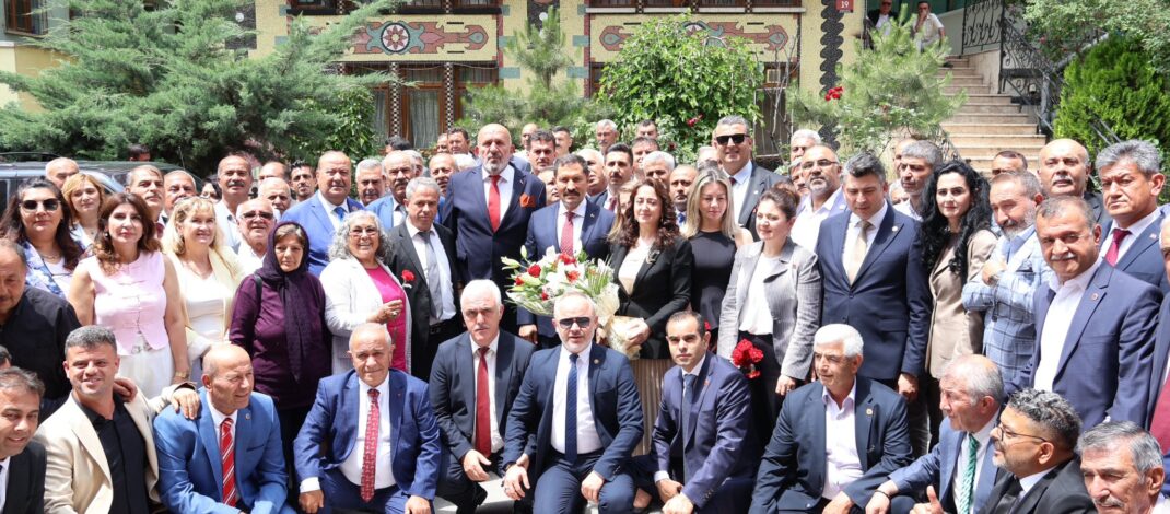 Türkiye Muhtarlar Konfederasyonundan Hatay Valisi Masatlı’ya “Asrın Valisi” ödülü!