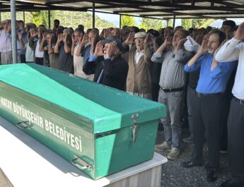 Silahla vurularak öldürülen baba ile kızının cenazeleri toprağa verildi