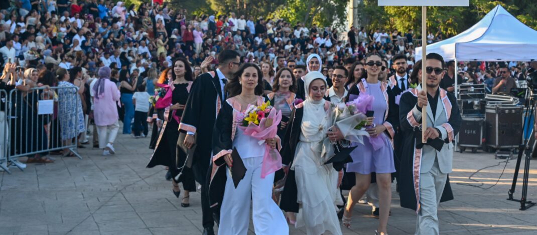 HMKÜ’de 2025-2026 eğitim öğretim yılı mezuniyet coşkusu yaşandı