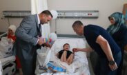 Altınözü’nde sünnet olan çocuklara moral ve hediye ziyareti