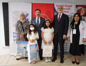 9 yaşındaki Deniz’in bağışladığı saçlar Hülya’ya umut oldu