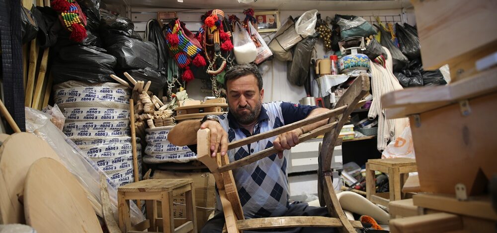 Ata mesleği semerciliği prefabrik atölyesinde sürdürüyor