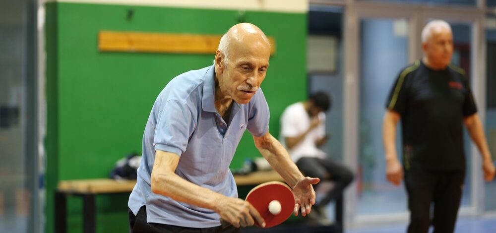 Veteran masa tenisçisi kardeşler tecrübelerini yeni sporculara aktarıyor