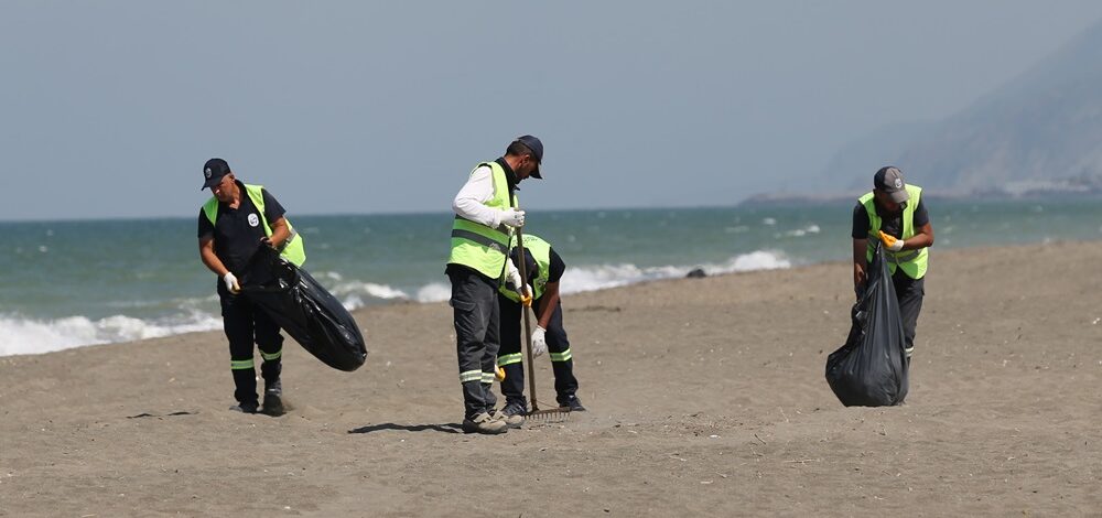 Hatay sahillerinden yılın ilk yarısında 11 bin ton atık toplandı